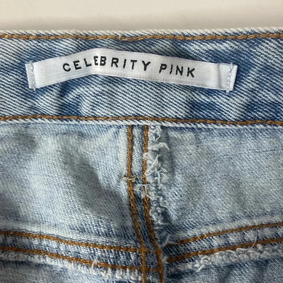 Celebrity Pink front distressed fringe hem light wash denim shorts size 5 - Picture 3 of 4